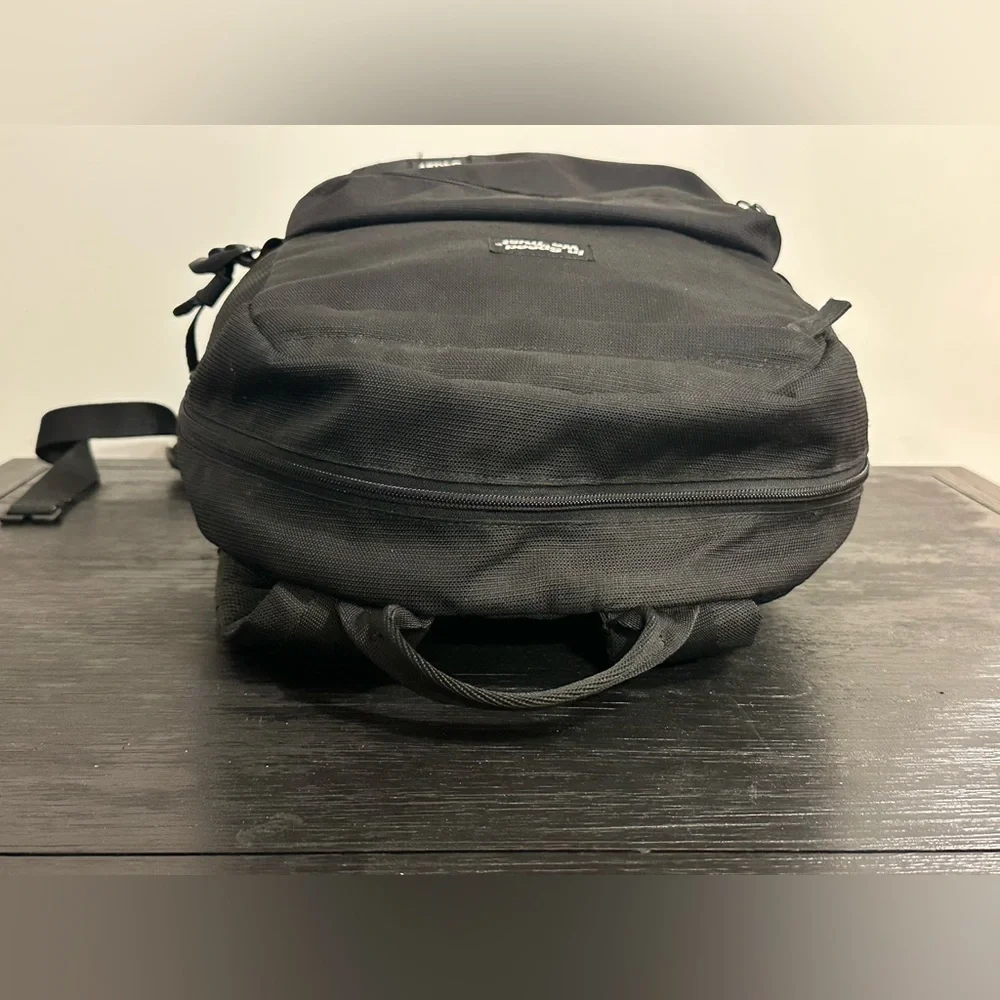 Oakley 20L Street Backpack Performance Black In Speed We Trust